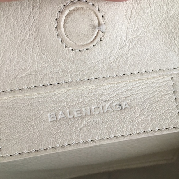 BALENCIAGA CALFSKIN MINI PAPIER A4 ZIP CROSSBODY - Picture 8 of 10